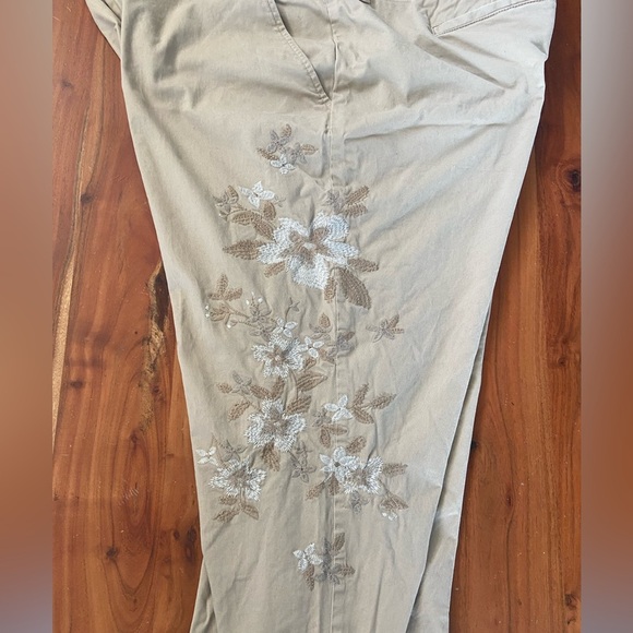 Women’s Curve Embroidered Mid Rise Chino Khaki Slim Straight Pant - Picture 3 of 4